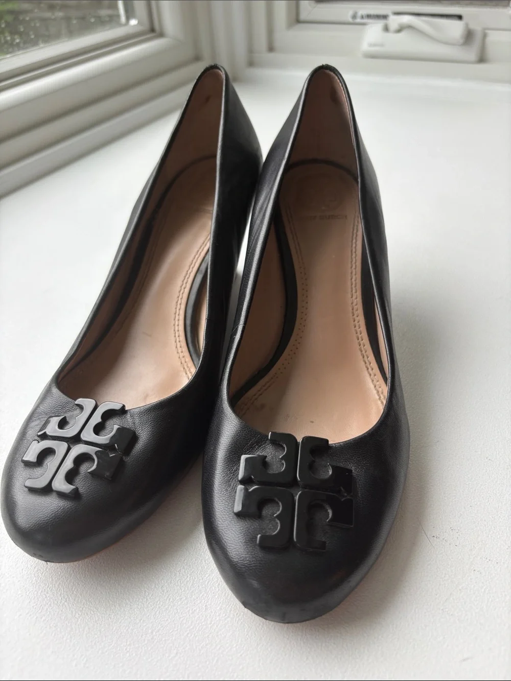 Tory Burch Black Leather Raleigh Round Toe Wedge Pumps size 8
